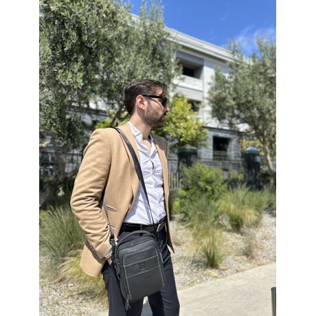 Δερμάτινο τσαντάκι ώμου Bull Captain  DJB 888 μαύρο